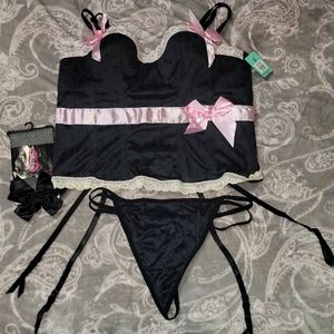 NWT matching retro Torrid bustier, thong, thigh high fishnet stockings size 2